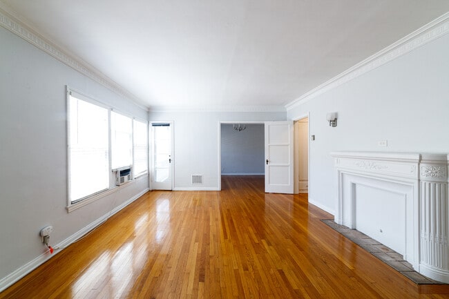 Building Photo - 452 S New Hampshire Ave