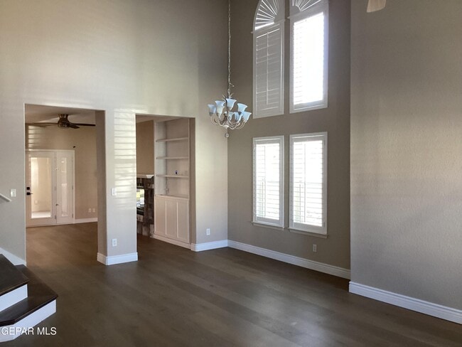 Building Photo - 305 Cloud Song E