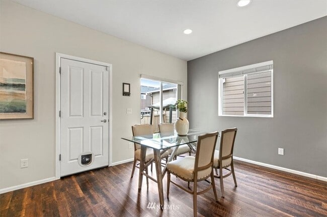 Building Photo - Keep Cool in this Air Conditioned Home in Gated Community!