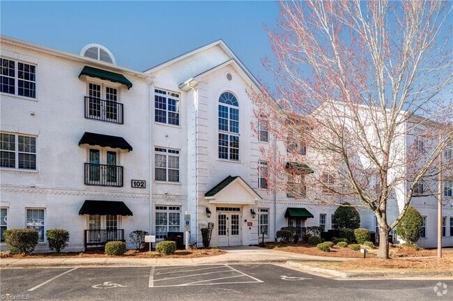 Building Photo - 102 Sunset Cir