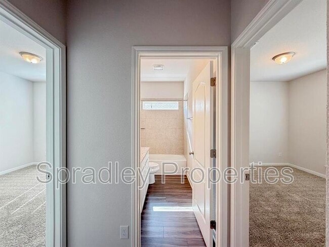 Building Photo - 905 Hawks Shadow Dr