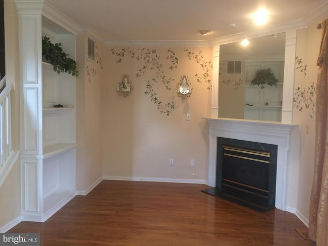 Building Photo - 1064 Chanticleer