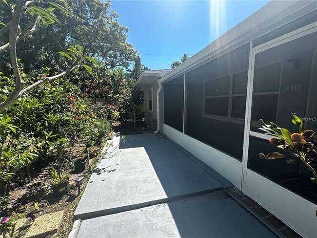 Building Photo - 1818 San Mateo Dr
