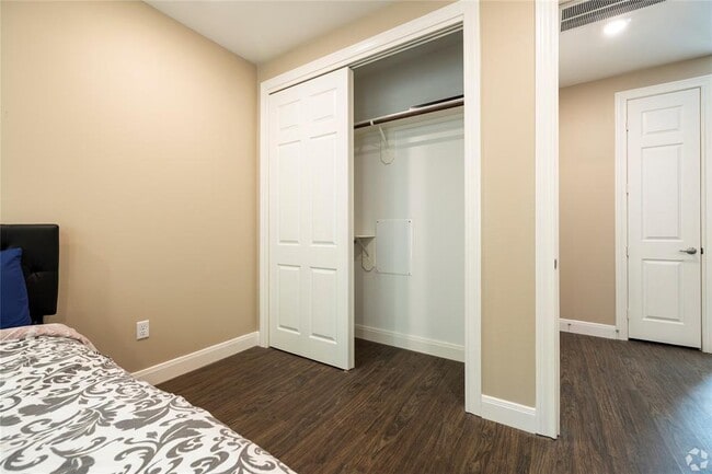 Building Photo - 3730 Boettcher Dr
