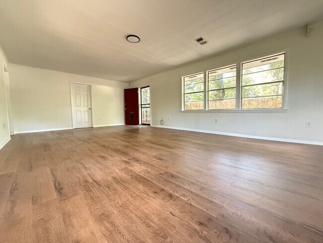 Foto del edificio - 1821 Grove Hill Ln