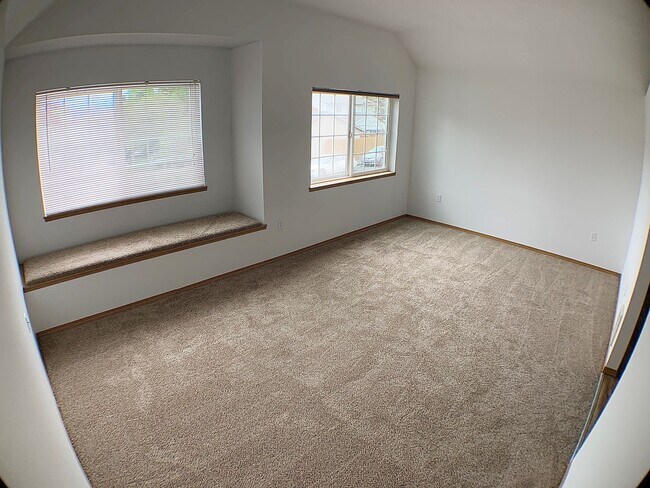 Foto del edificio - 5235-5237 Springcrest Drive S