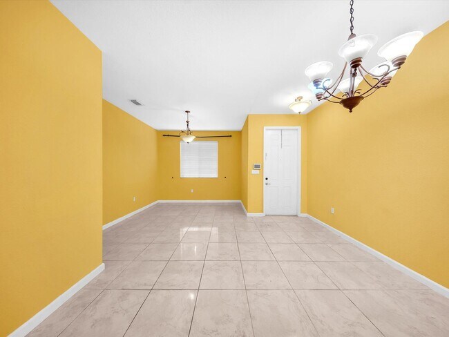 Foto del edificio - 21223 NW 14th Pl