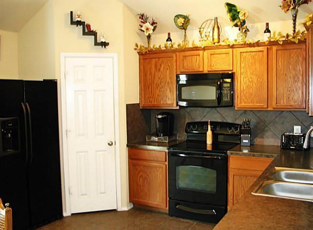 Building Photo - 5730 Crestwood Dr