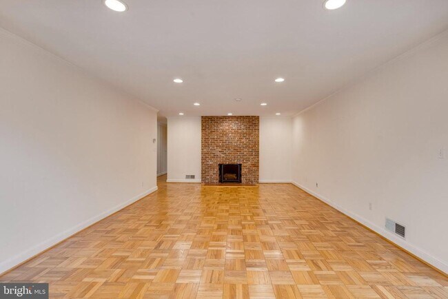 Building Photo - 8605 Woodbrook Ln