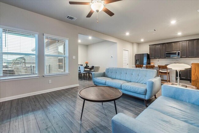 Building Photo - 122 Fairmeadow Downs Dr