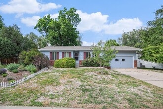 Building Photo - 906 Mansfield Dr