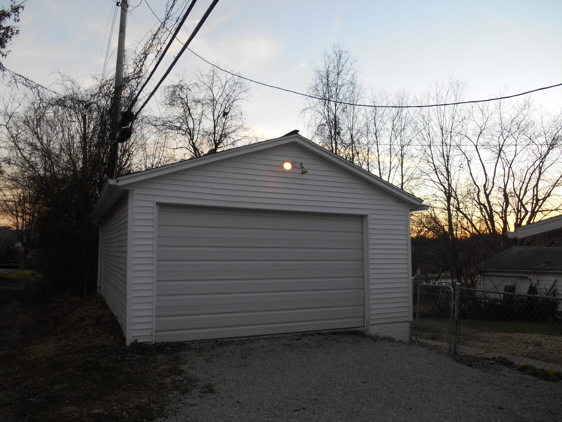 1021 W Howe St, Bloomington, IN 47403 - House Rental in Bloomington, IN ...