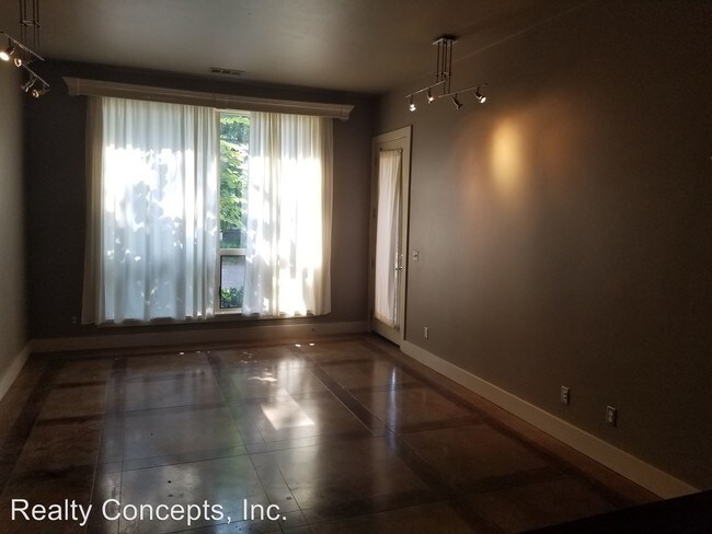 Building Photo - 465 S Locust Ave