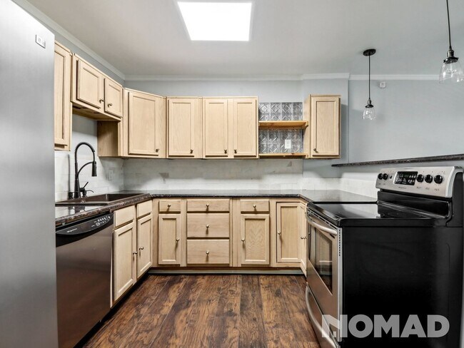 Foto del edificio - 2 Bedroom Townhome in Carrollton