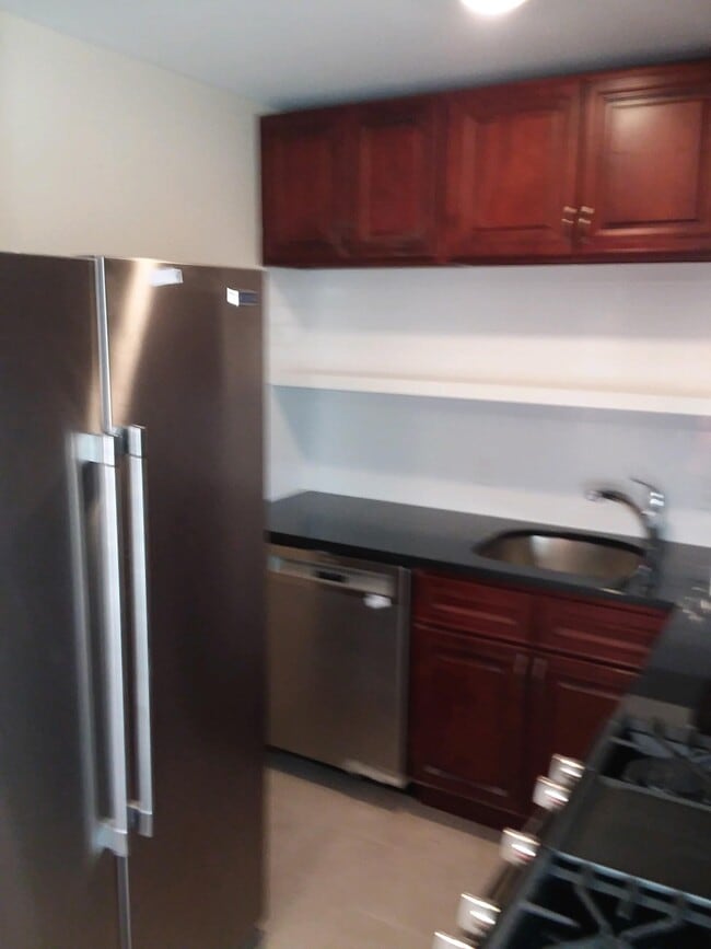 Building Photo - 2465 Lemoine Ave