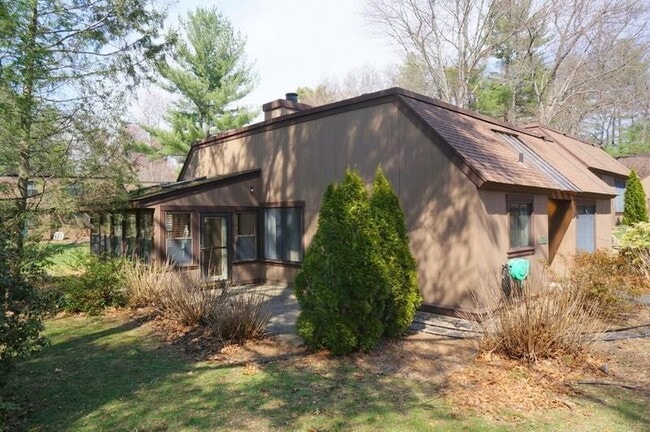 Building Photo - 5 Canterbury Ln