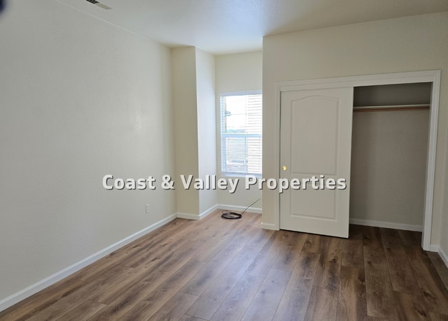 Building Photo - 203 Ava St