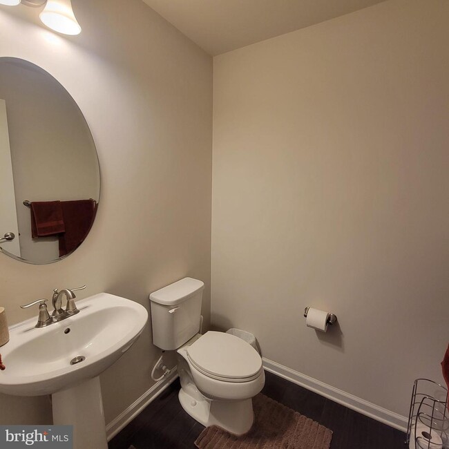 Building Photo - 2922 Glendale Ave