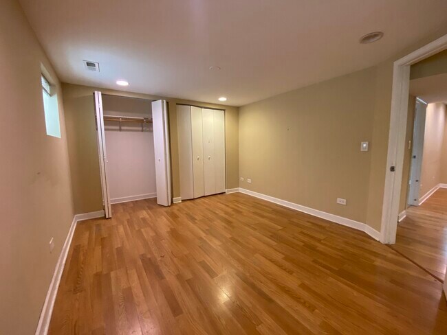 Foto del edificio - 1417 W Waveland Ave