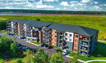 Building Photo - Place Sentier