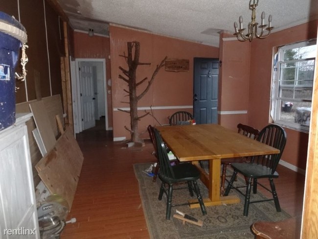 Building Photo - 3 br, 2 bath House - 4230 AIRPORT ROAD
