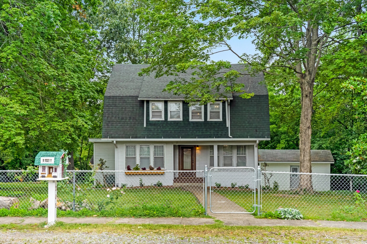 Primary Photo - 205 W Main St