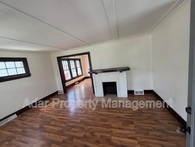 Building Photo - 610 Dryden Dr