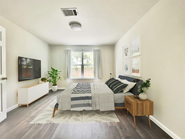 Foto del edificio - 7701 Peabody Dr