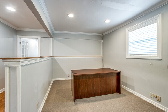 Building Photo - 2222 Bissonnet St