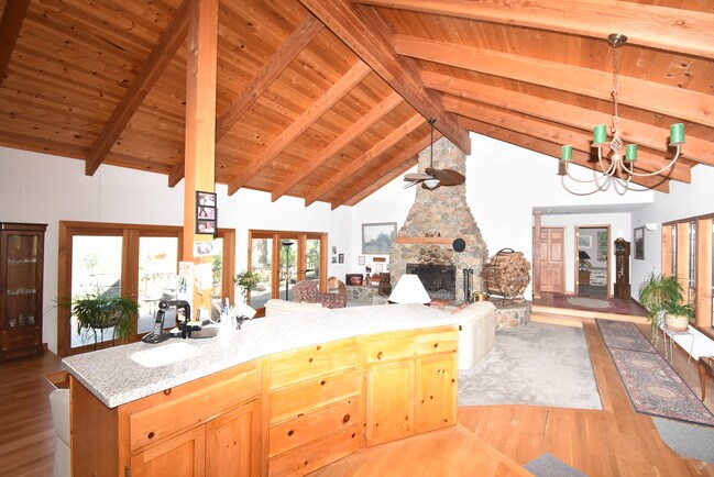 Building Photo - 13885 Peardale Ln