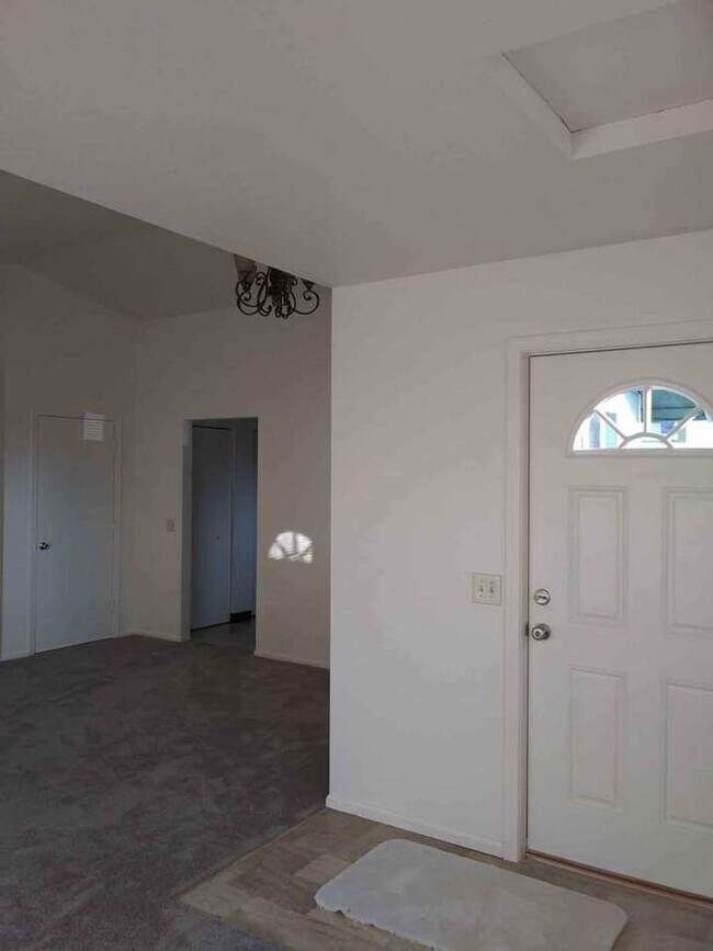 Foto del edificio - 3 bedroom 2 bath home close to downtown
