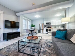 Building Photo - 636 Washington St