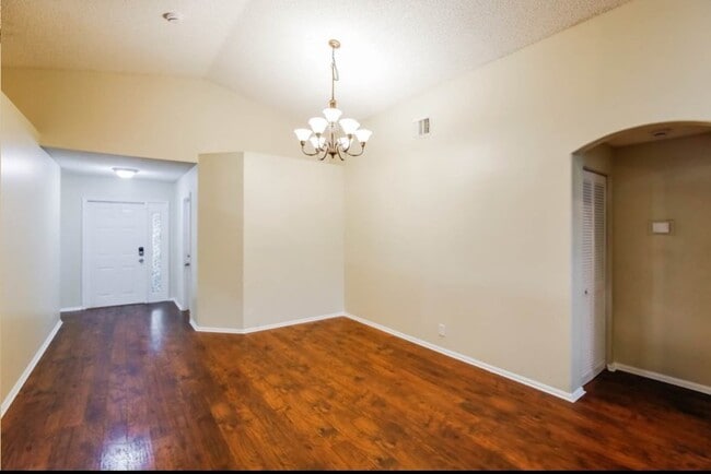 Building Photo - 4910 SW 32nd Ave