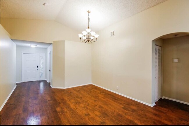 Foto del edificio - 4910 SW 32nd Ave