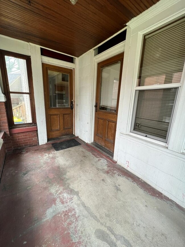 Building Photo - 413 E 3rd st