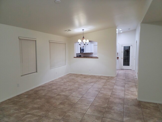 Foto del edificio - 2440 W Parkway Dr