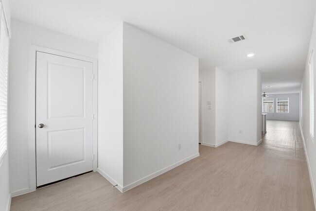 Foto del edificio - 6418 Geyser Starish Dr