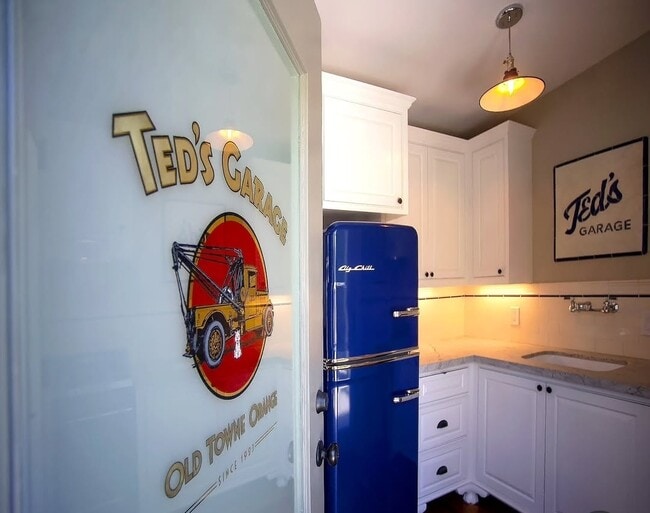 Building Photo - 375 S Shaffer St