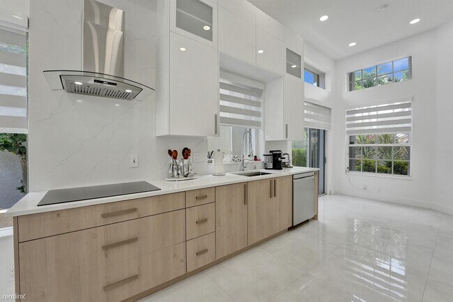 Foto del edificio - 3 br, 2.5 bath House - 6334 NW 24th St