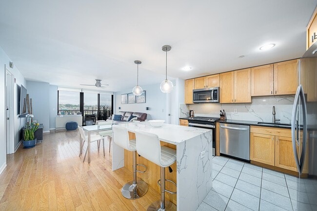 Building Photo - 700 Grove St