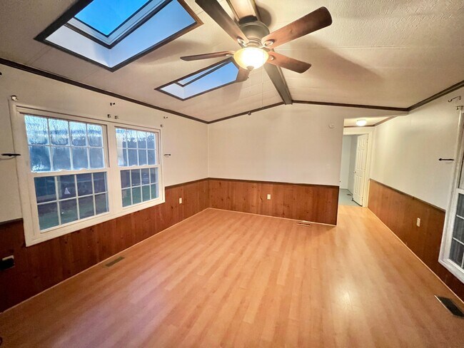 Building Photo - 136 Millvale Rd