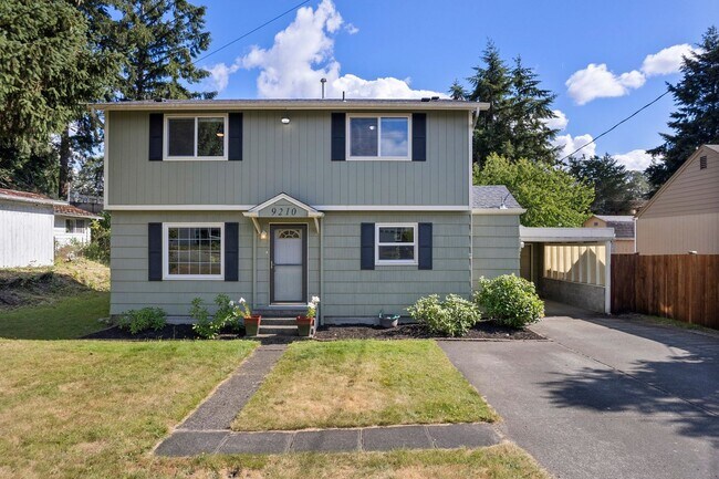 Building Photo - Remodeled 3-Bedroom Home Near American Lake!