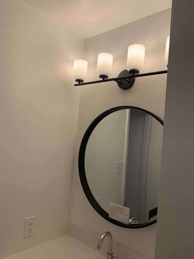 Building Photo - 1850 Charles Ct