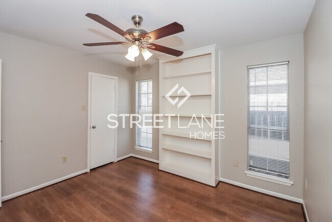 Building Photo - REDUCED!
