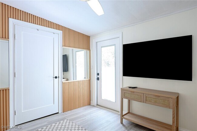 Building Photo - 757-101 101st Ave N