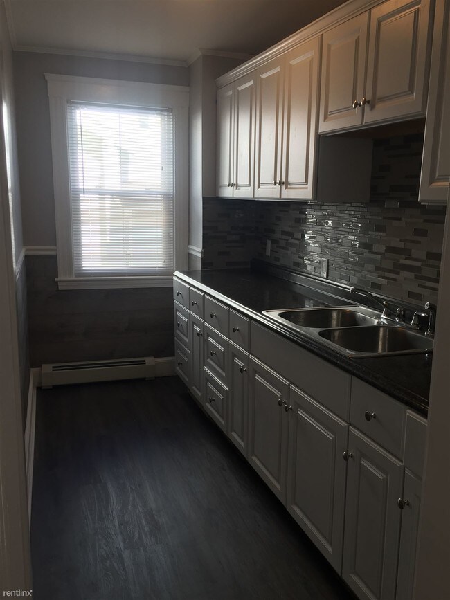 Building Photo - 18 Lamoille Ave