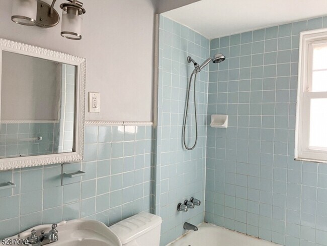 Foto del edificio - 28 Walnut Pkwy