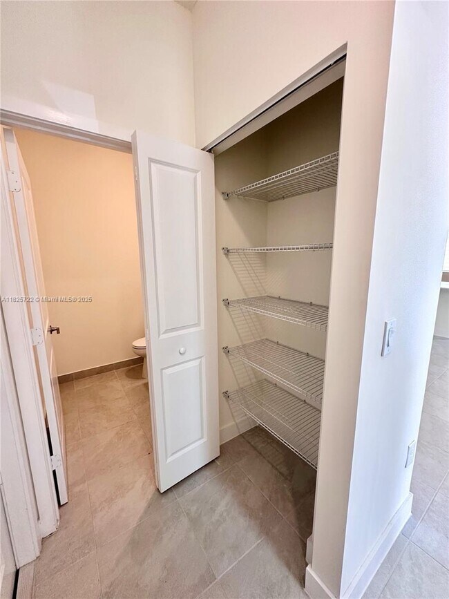 Foto del edificio - 8317 NW 45th St