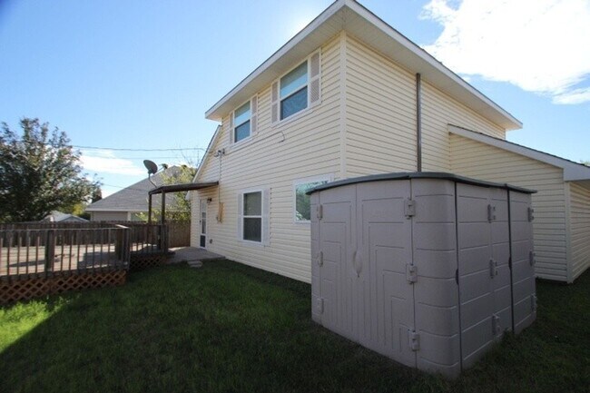 Building Photo - Two Story Willowsprings Home