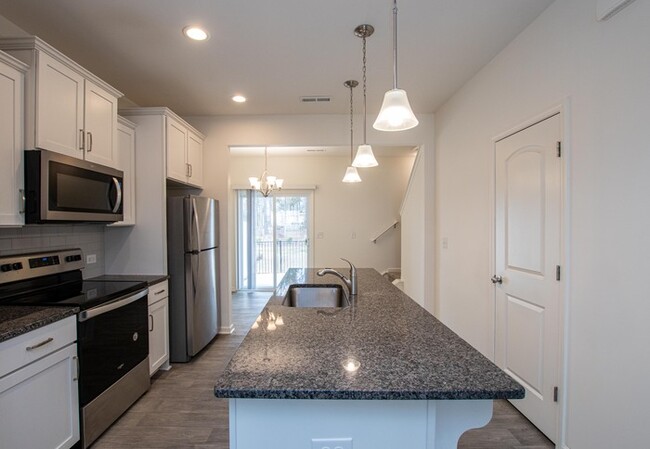 Foto del edificio - BEAUTIFUL 2 Bedroom Townhome in Cox Mill D...